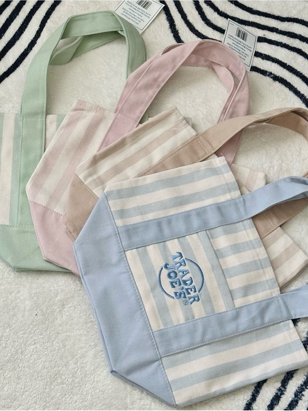 TRADER’S JOE Pastel Mini Tote SET OF 4 - Picture 1 of 15
